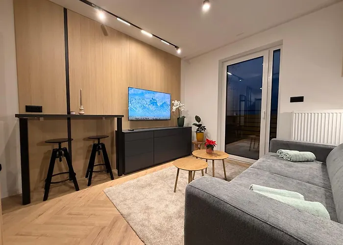 Adelia - Apartmanovy Dom Pinea - Mina Nová Lesná